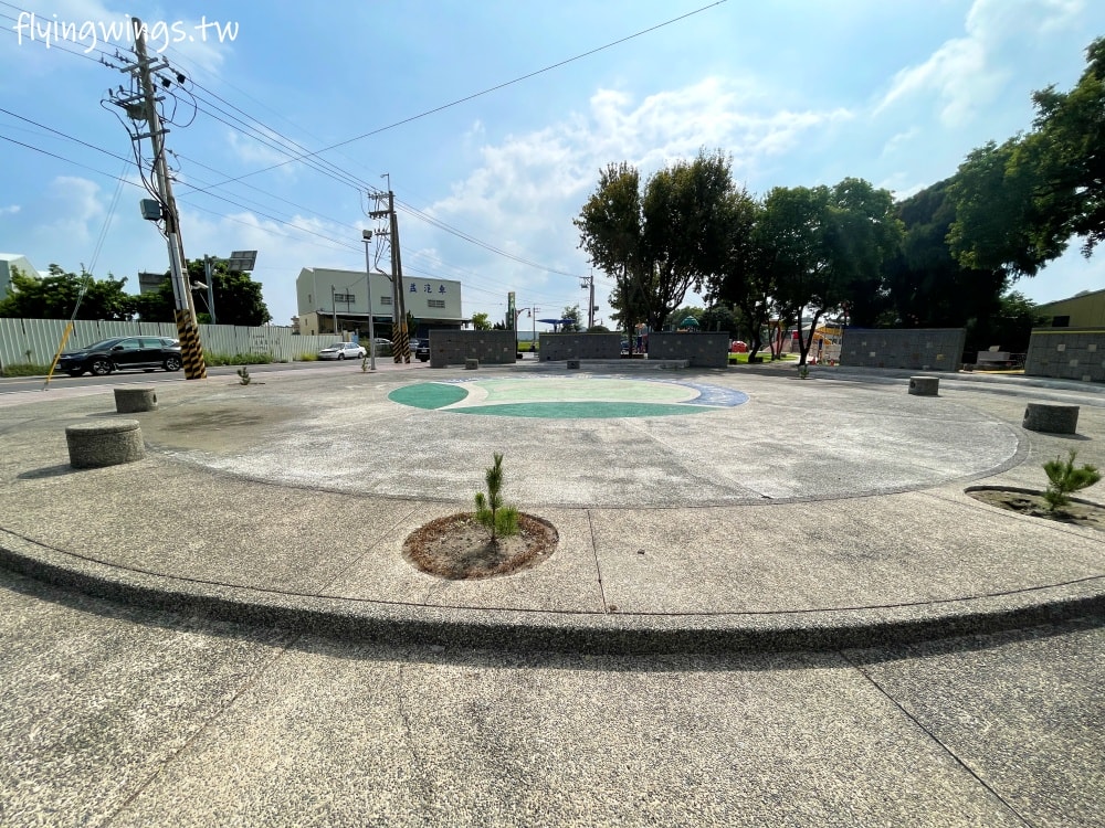 彰化埔鹽┃崑崙兒童公園。2022年8月正式啟用的公園,位於埔鹽交通要道旁,設有停車格,離埔鹽順澤宮不遠,可以順遊! - 第3張圖