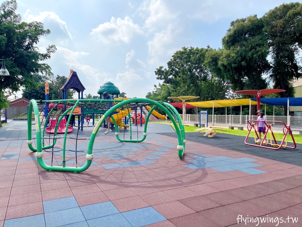 彰化埔鹽┃崑崙兒童公園。2022年8月正式啟用的公園,位於埔鹽交通要道旁,設有停車格,離埔鹽順澤宮不遠,可以順遊! - 第4張圖