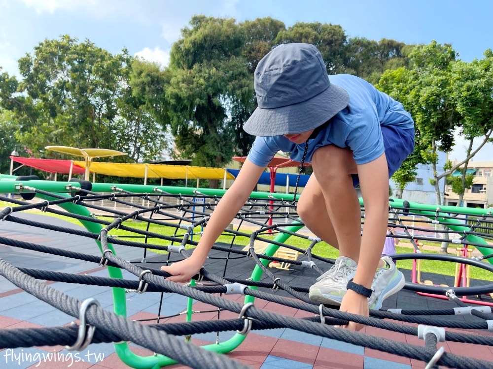 彰化埔鹽┃崑崙兒童公園。2022年8月正式啟用的公園,位於埔鹽交通要道旁,設有停車格,離埔鹽順澤宮不遠,可以順遊! - 第10張圖