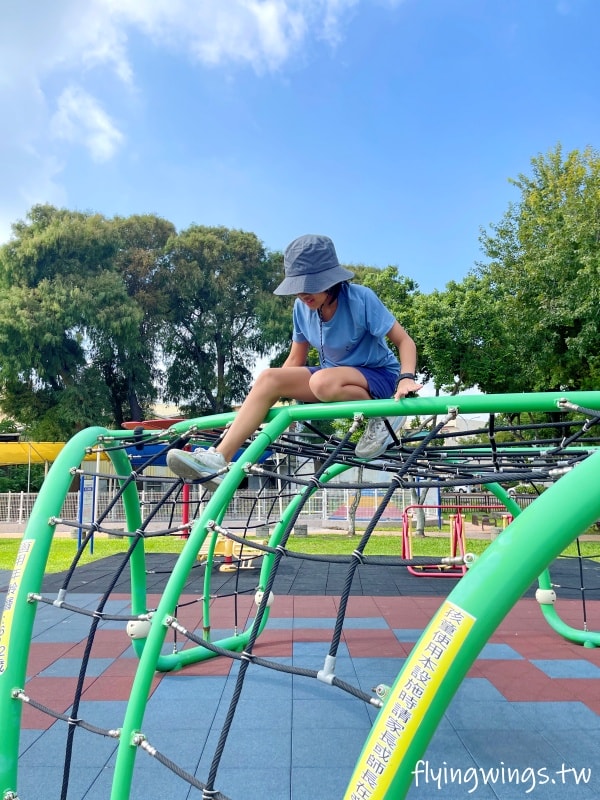 彰化埔鹽┃崑崙兒童公園。2022年8月正式啟用的公園,位於埔鹽交通要道旁,設有停車格,離埔鹽順澤宮不遠,可以順遊! - 第12張圖