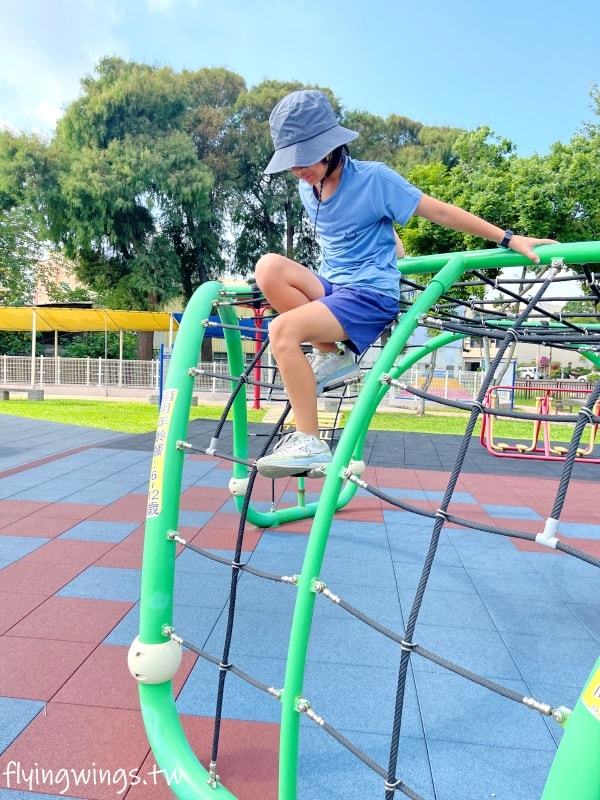 彰化埔鹽┃崑崙兒童公園。2022年8月正式啟用的公園,位於埔鹽交通要道旁,設有停車格,離埔鹽順澤宮不遠,可以順遊! - 第13張圖