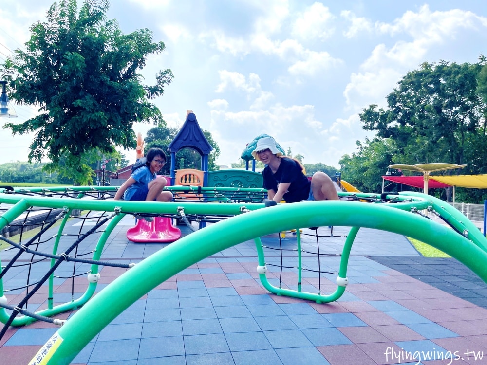 彰化埔鹽┃崑崙兒童公園。2022年8月正式啟用的公園,位於埔鹽交通要道旁,設有停車格,離埔鹽順澤宮不遠,可以順遊! - 第14張圖