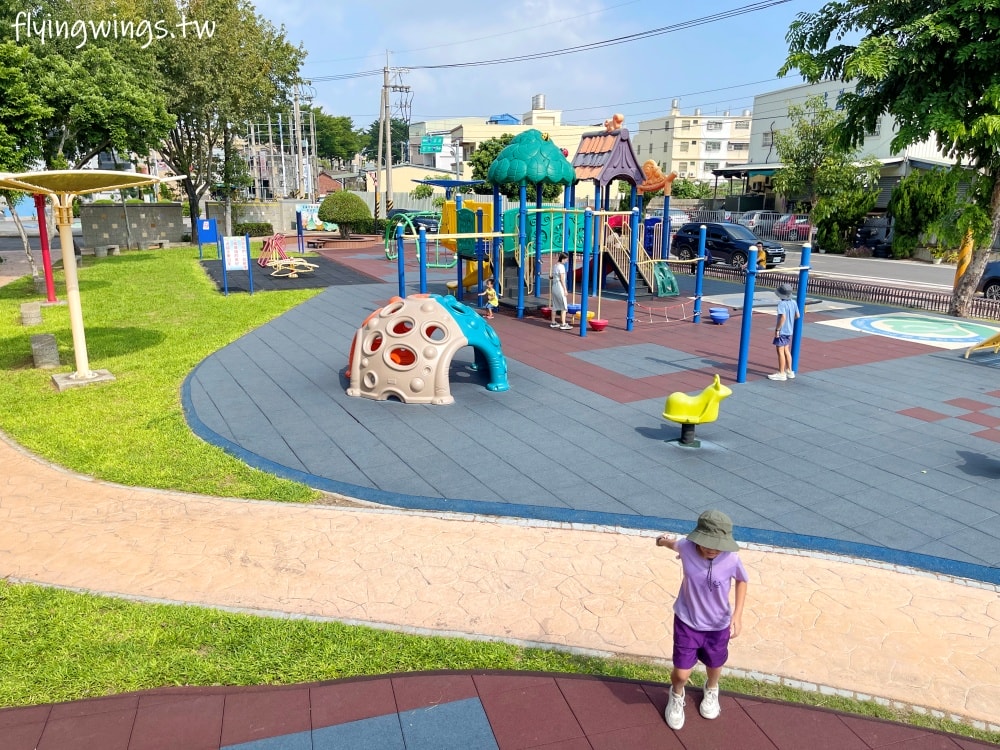 彰化埔鹽┃崑崙兒童公園。2022年8月正式啟用的公園,位於埔鹽交通要道旁,設有停車格,離埔鹽順澤宮不遠,可以順遊! - 第21張圖
