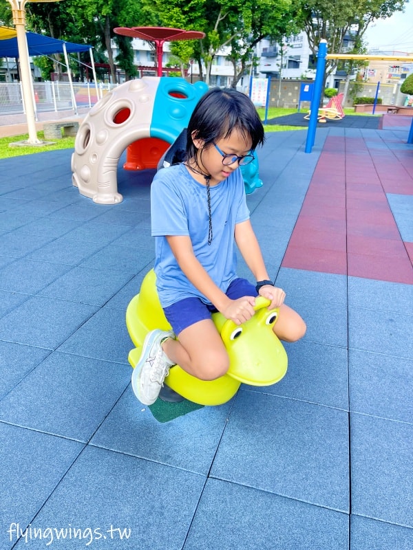彰化埔鹽┃崑崙兒童公園。2022年8月正式啟用的公園,位於埔鹽交通要道旁,設有停車格,離埔鹽順澤宮不遠,可以順遊! - 第22張圖