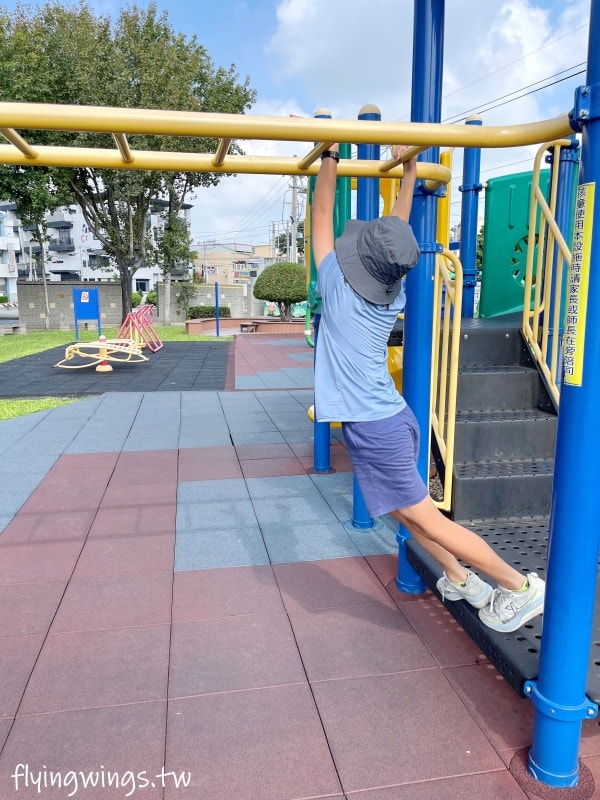 彰化埔鹽┃崑崙兒童公園。2022年8月正式啟用的公園,位於埔鹽交通要道旁,設有停車格,離埔鹽順澤宮不遠,可以順遊! - 第33張圖